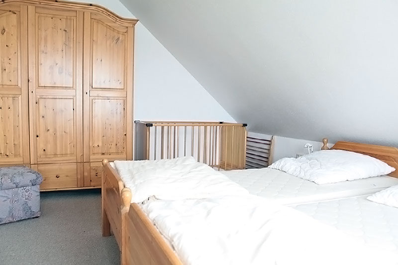 Schlafzimmer 1